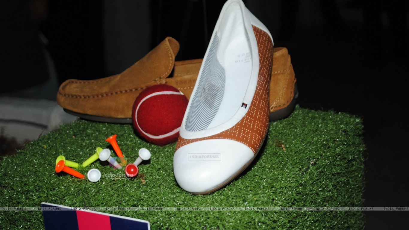 Launch Of 'tommy Hilfiger' Footwear Size - Slip-on Shoe , HD Wallpaper & Backgrounds