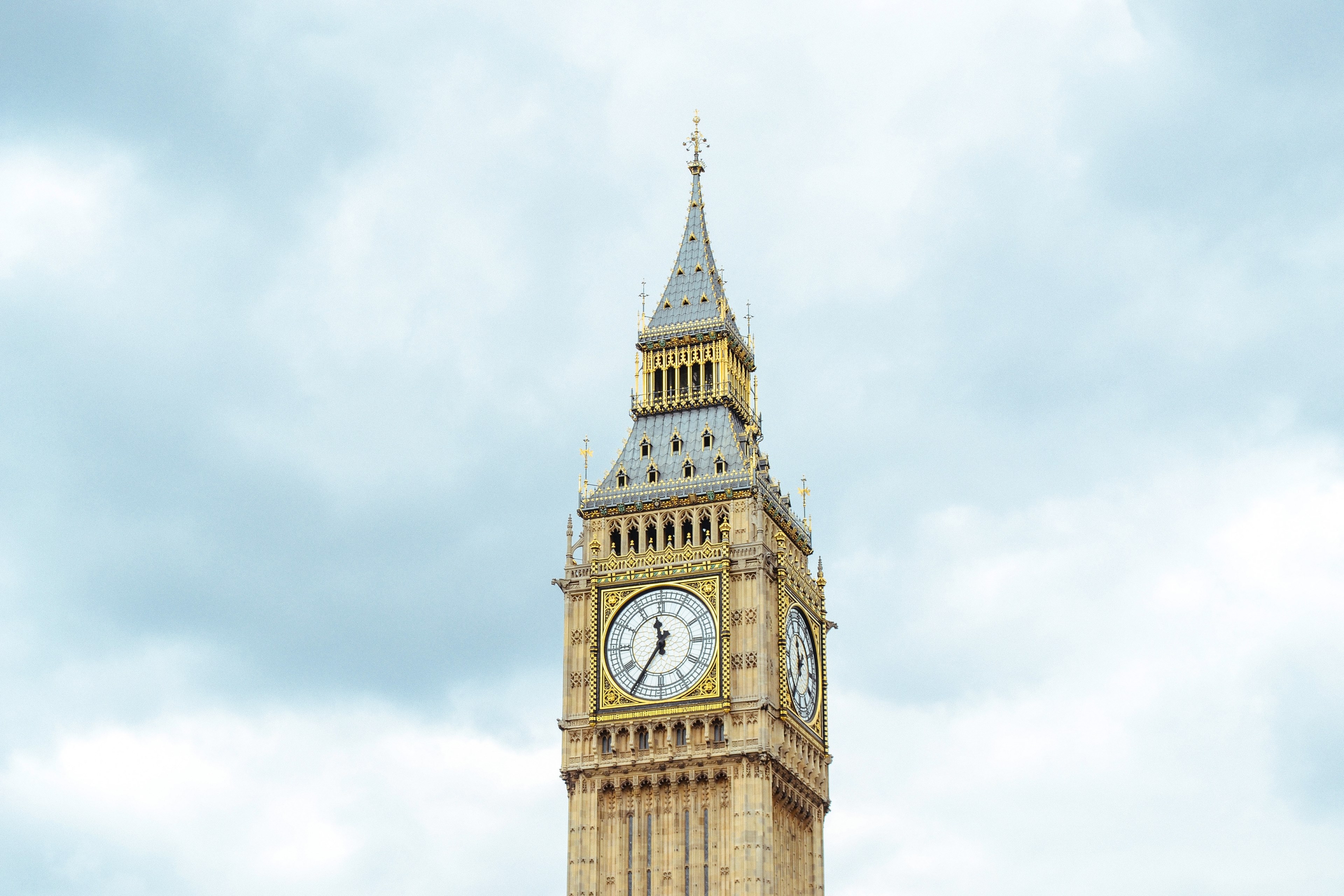#3840x2560 Big Ben Building Clock Tower And Clock Hd - 4k Clock Tower , HD Wallpaper & Backgrounds