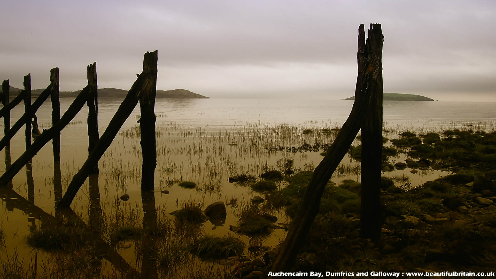 Auchencairn Bay, Dumfries And Galloway - Barbed Wire , HD Wallpaper & Backgrounds