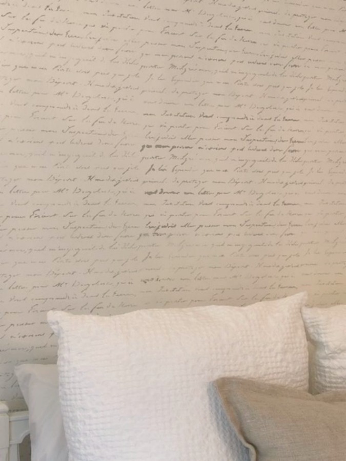 Diy Chic French Script Stenciled Accent Wall - Wall , HD Wallpaper & Backgrounds