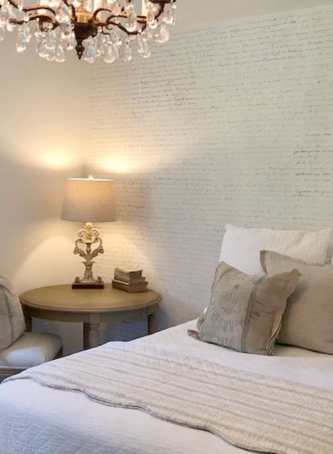Diy Chic French Script Stenciled Accent Wall - Bedroom , HD Wallpaper & Backgrounds
