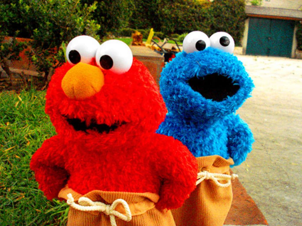 Cute Elmo And Cookie Monster , HD Wallpaper & Backgrounds