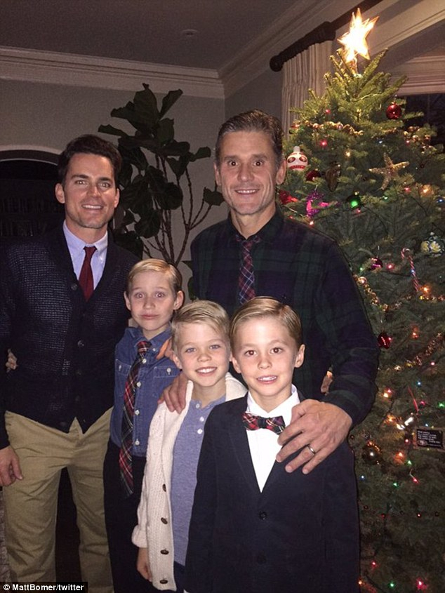 Beautiful Matt Bomer Shares Sweet Holiday Snap Of Husband - Neal Caffrey And His Husband , HD Wallpaper & Backgrounds
