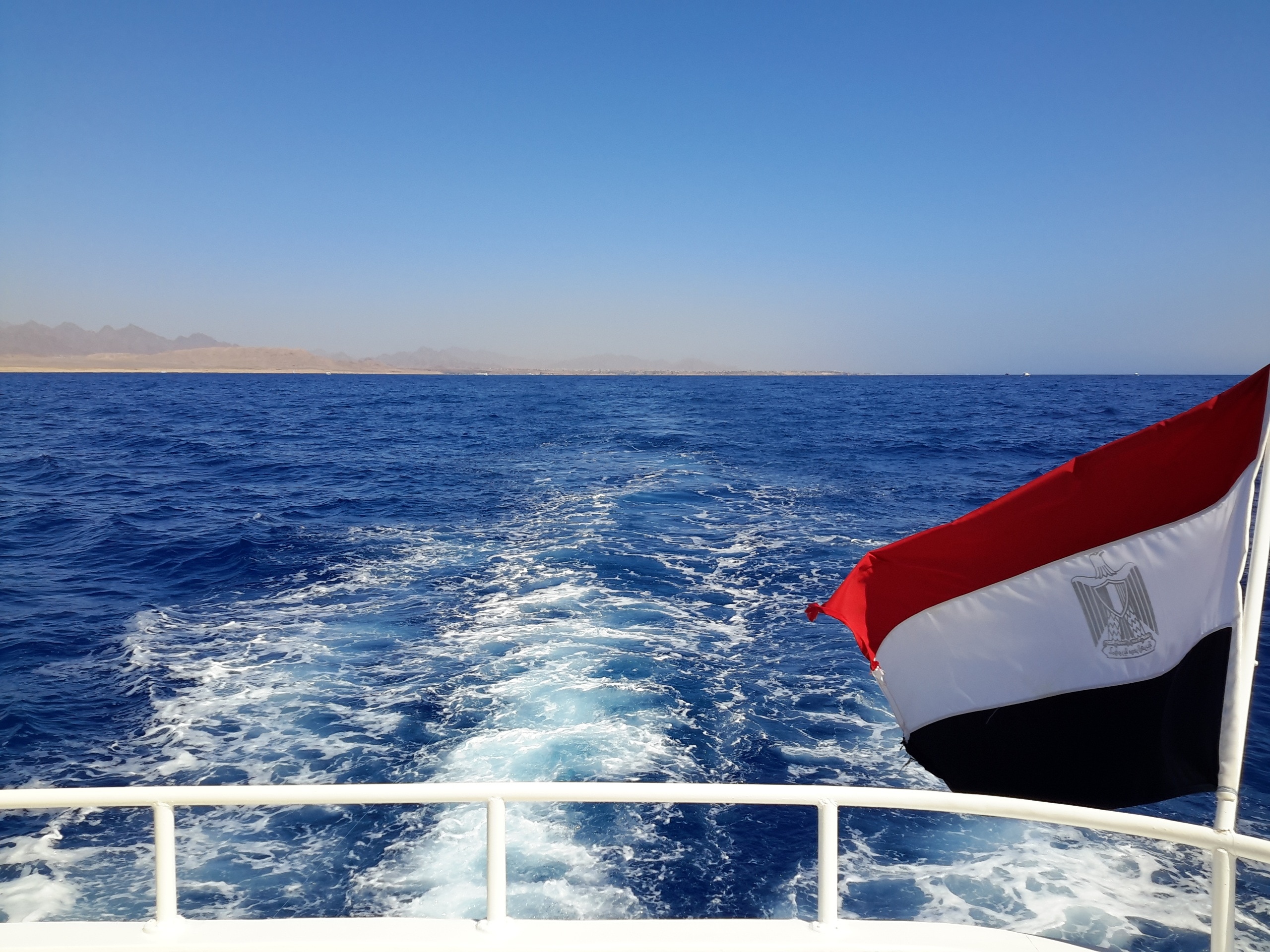 Iraq Flag - Cảnh Du Thuyền Trên Biển , HD Wallpaper & Backgrounds