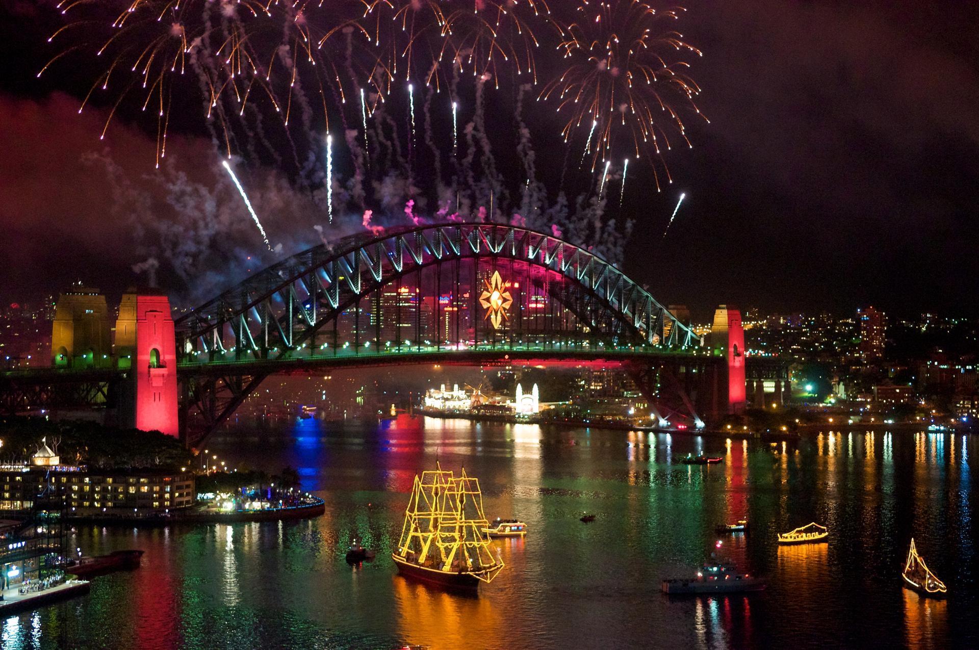 Fireworks Wallpaper London City - Sydney New Year Fireworks 3d , HD Wallpaper & Backgrounds