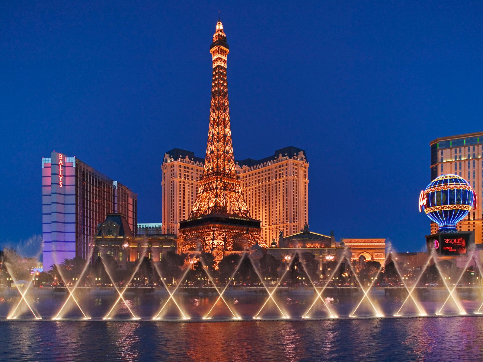 Free Las Vegas Wallpaper - Paris Hotel And Casino , HD Wallpaper & Backgrounds