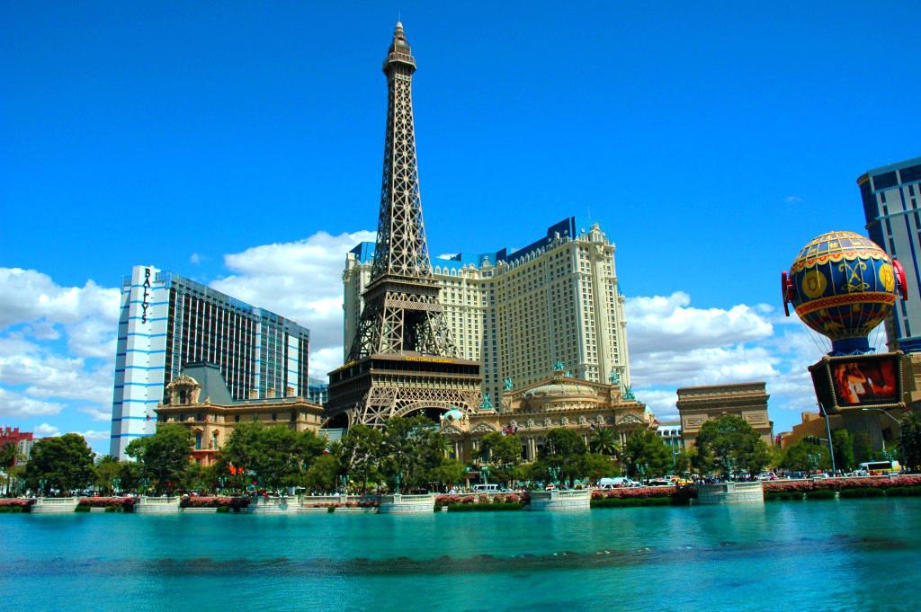 Las Vegas Wallpaper Wallpapers Installation - Las Vegas Replica Eiffel Tower , HD Wallpaper & Backgrounds