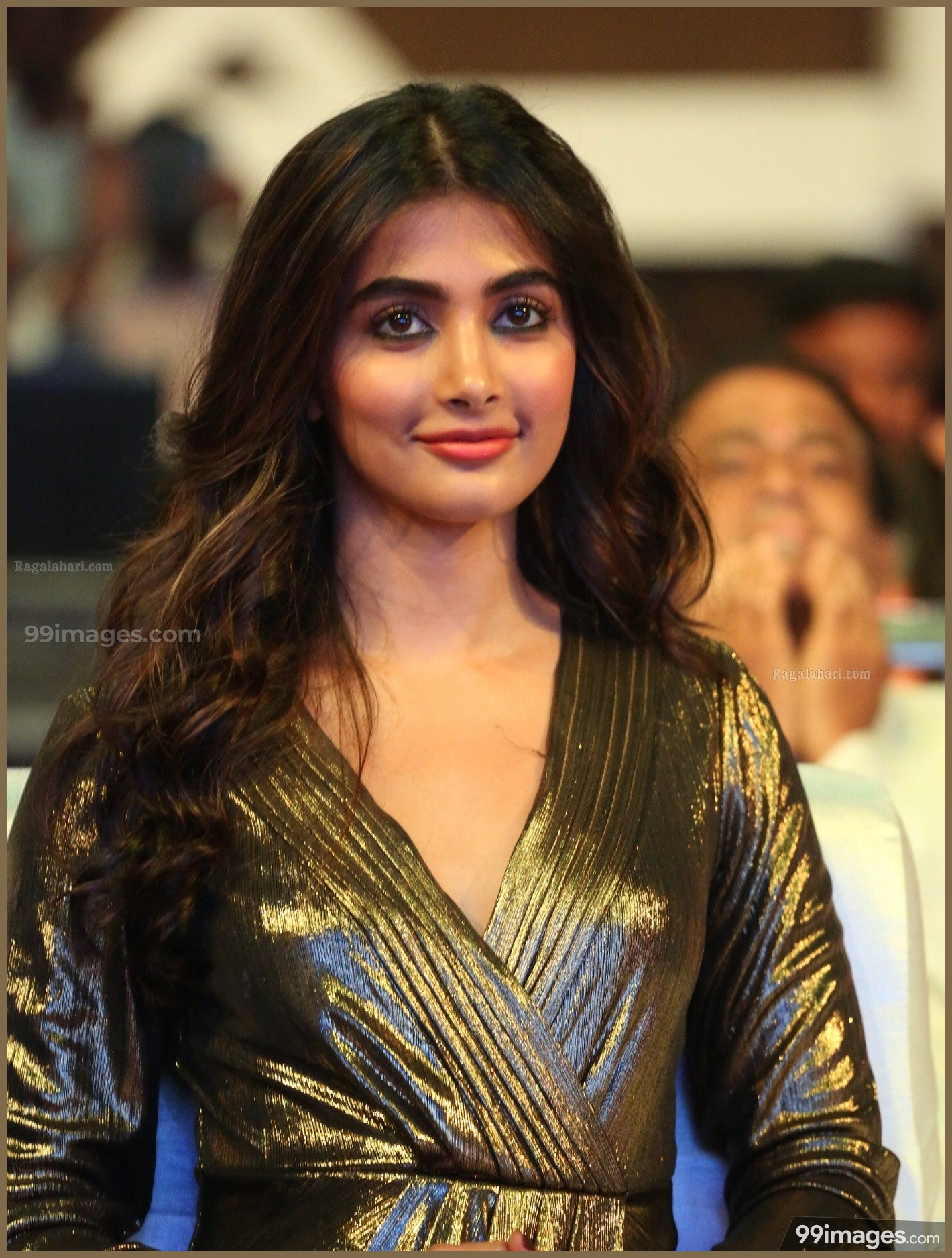 Pooja Hegde Hd Wallpapers/images - Actress Pooja Hegde Hd , HD Wallpaper & Backgrounds