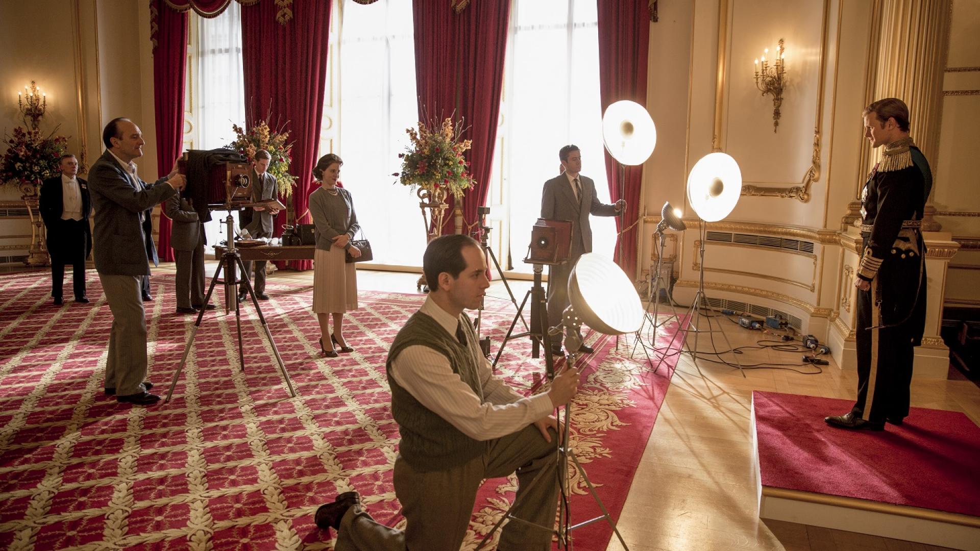 'the Crown' Season 2 Gets Huge Pr Boost As Royal History - Crown Season 2 Behind The Scenes , HD Wallpaper & Backgrounds