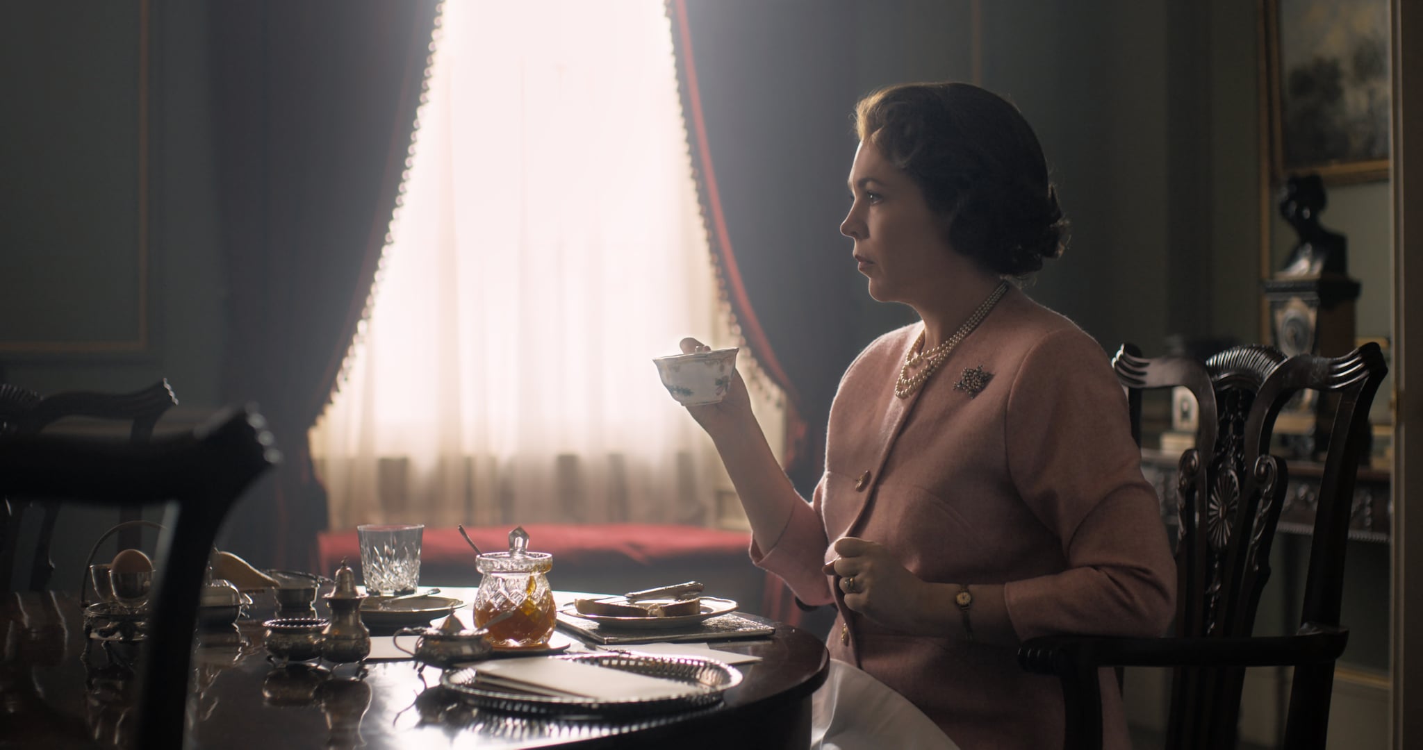 The Crown Season 3 Pictures - Olivia Colman Elizabeth 2 , HD Wallpaper & Backgrounds