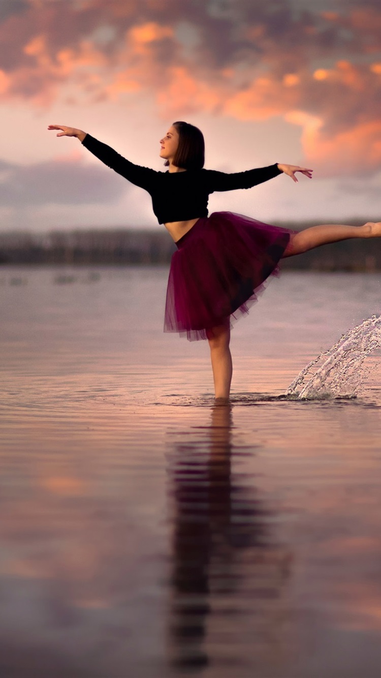 Girl Dancing In Water , HD Wallpaper & Backgrounds