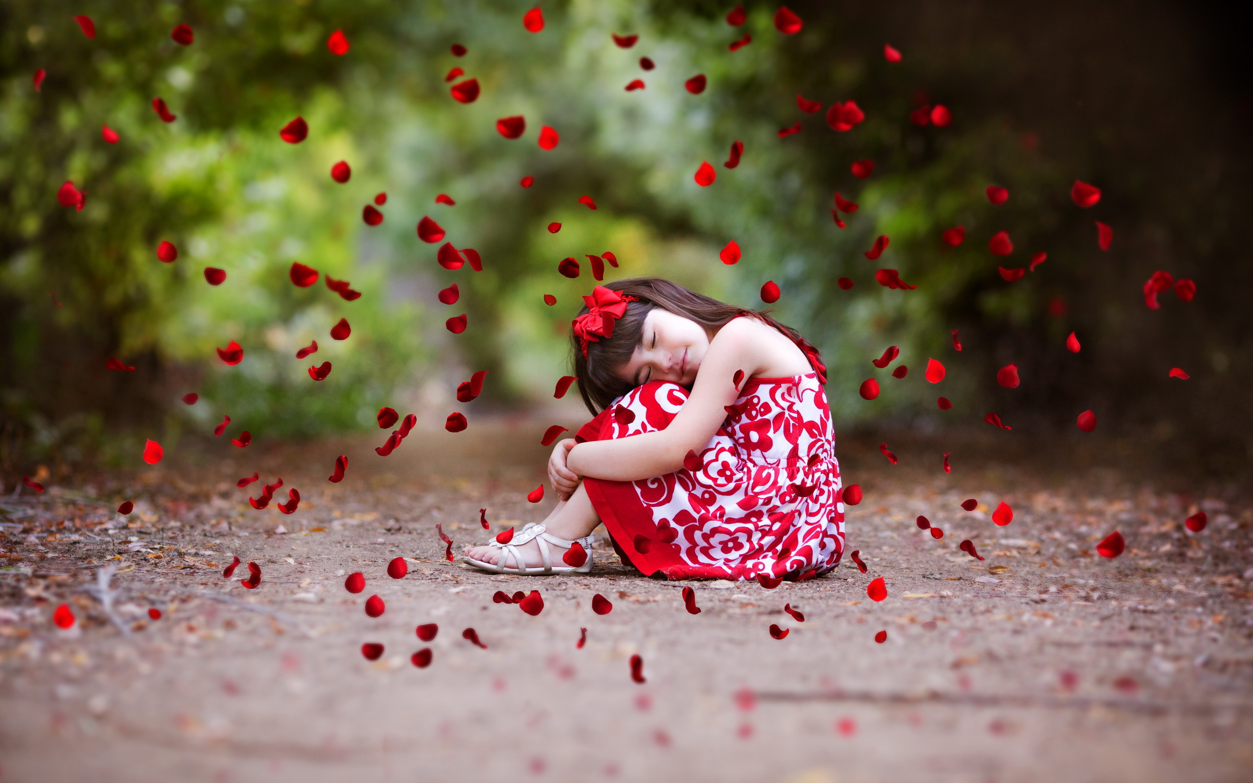 #cute Girl, #rose Petals - Rose Cute Girl Baby , HD Wallpaper & Backgrounds