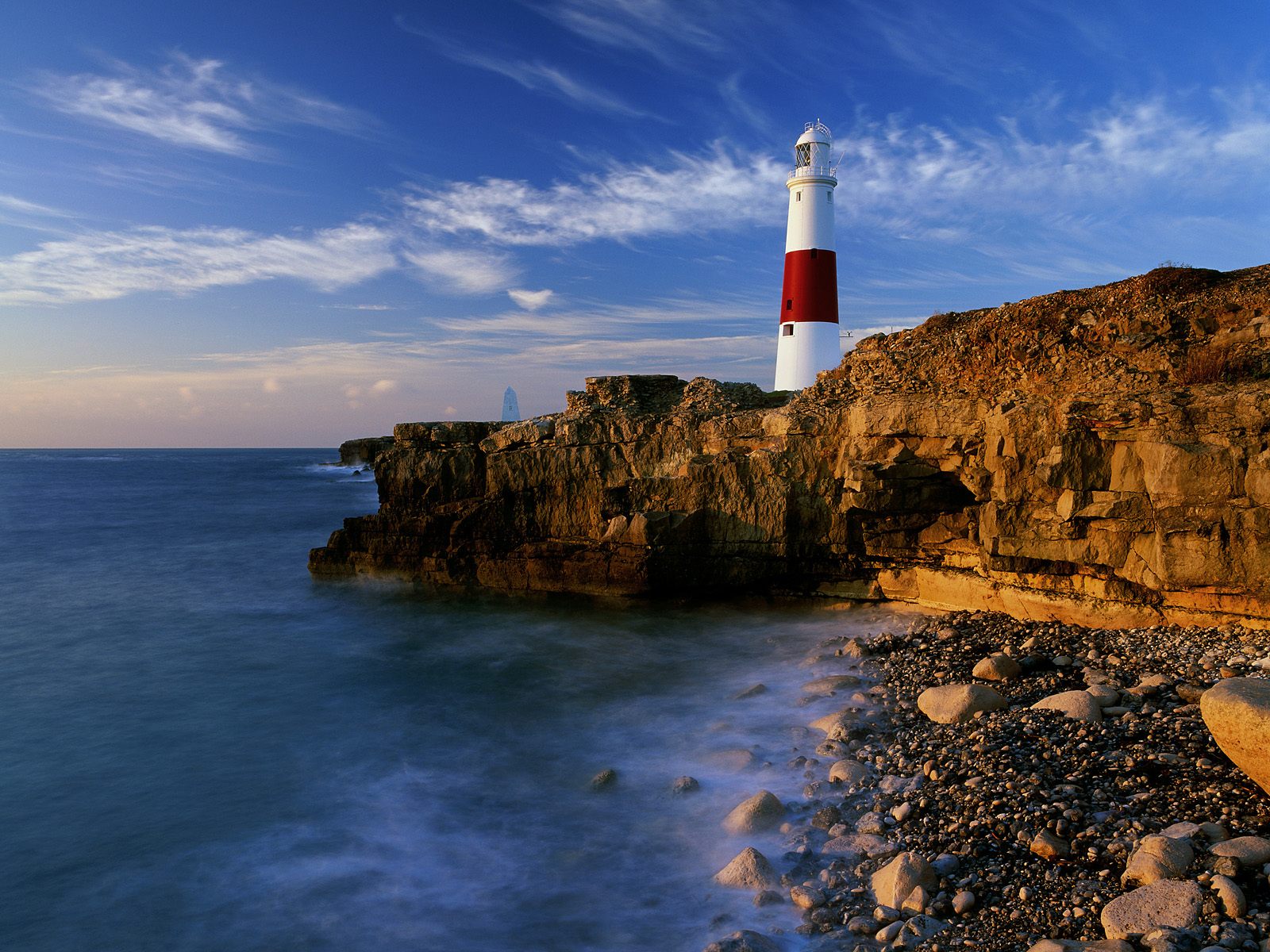 Lighthouse On Cliff Wallpaper Desktop - Lighthouse Background Hd , HD Wallpaper & Backgrounds
