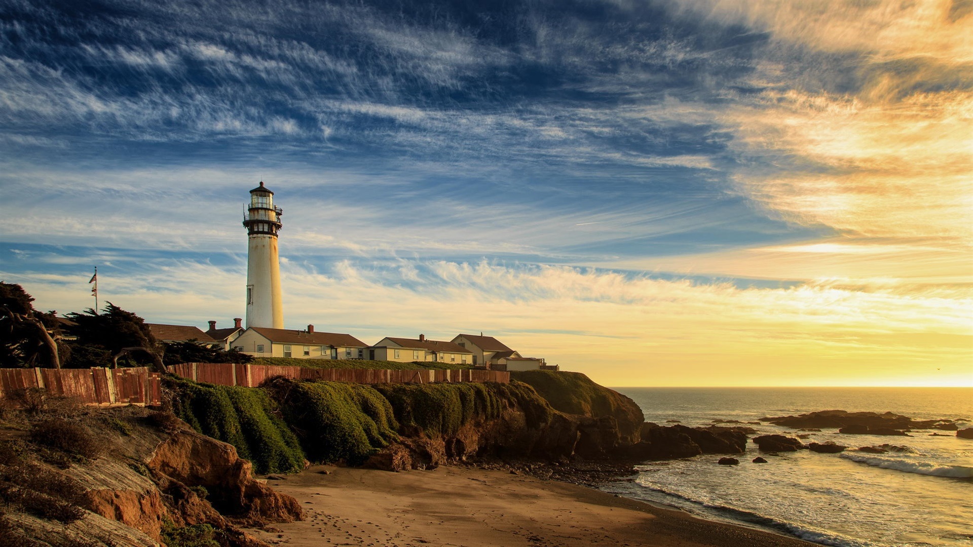 Hd Widescreen - Lighthouse On A Shore , HD Wallpaper & Backgrounds