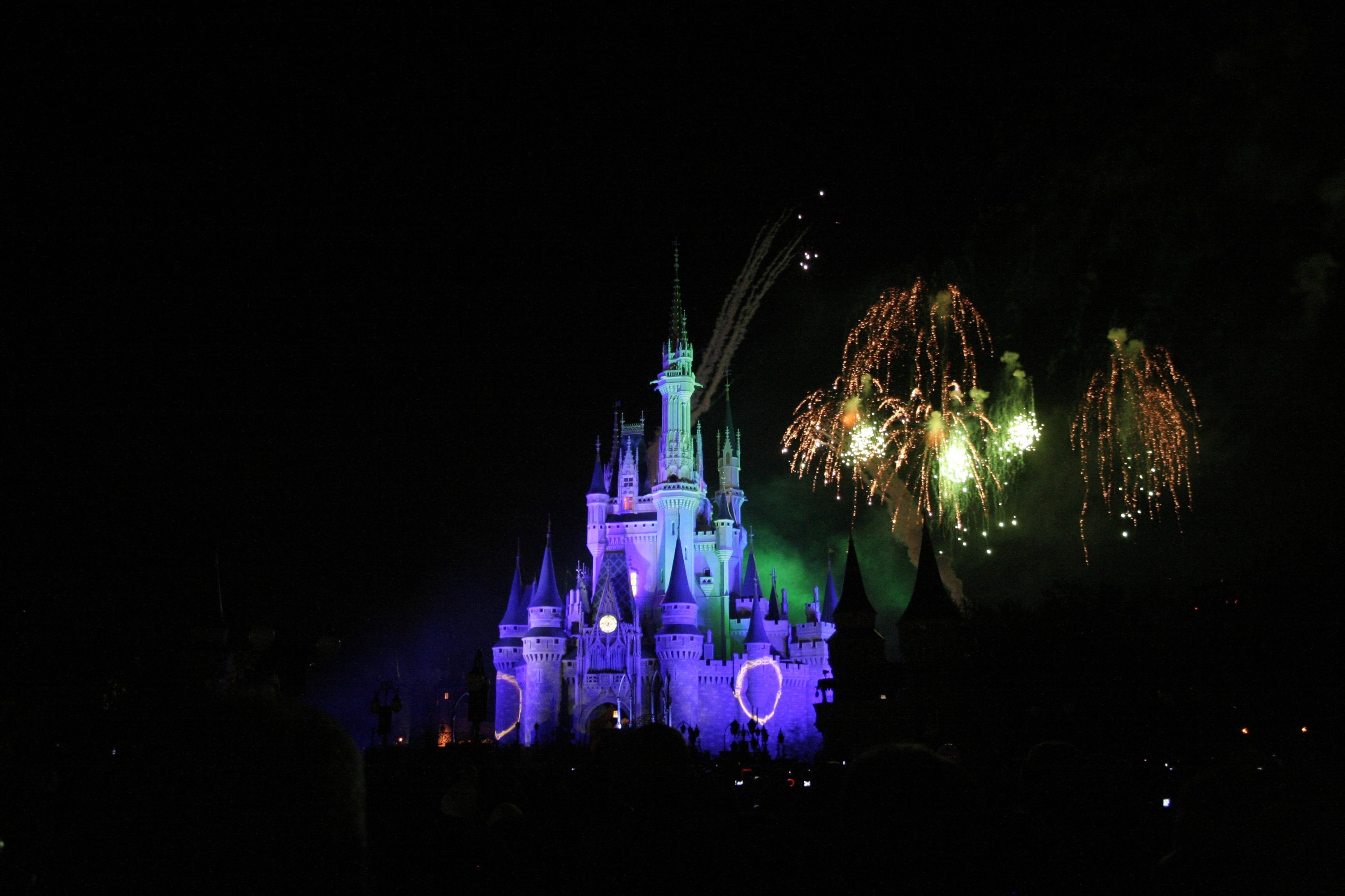 Fireworks Over Magic Kingdom Wallpaper - Disney World, Cinderella Castle , HD Wallpaper & Backgrounds