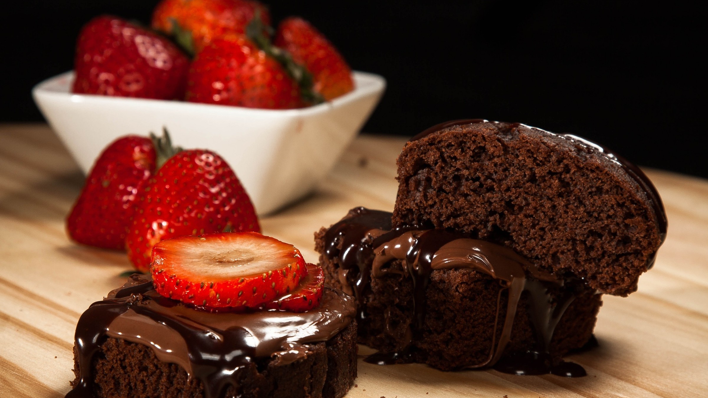 Wallpaper Resolutions - Chocolate Cake With Strawberry , HD Wallpaper & Backgrounds