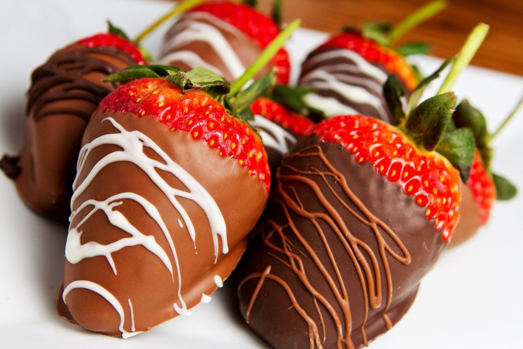 Berries In Chocolate Wallpapers Hd - Strawberry Chocolate , HD Wallpaper & Backgrounds