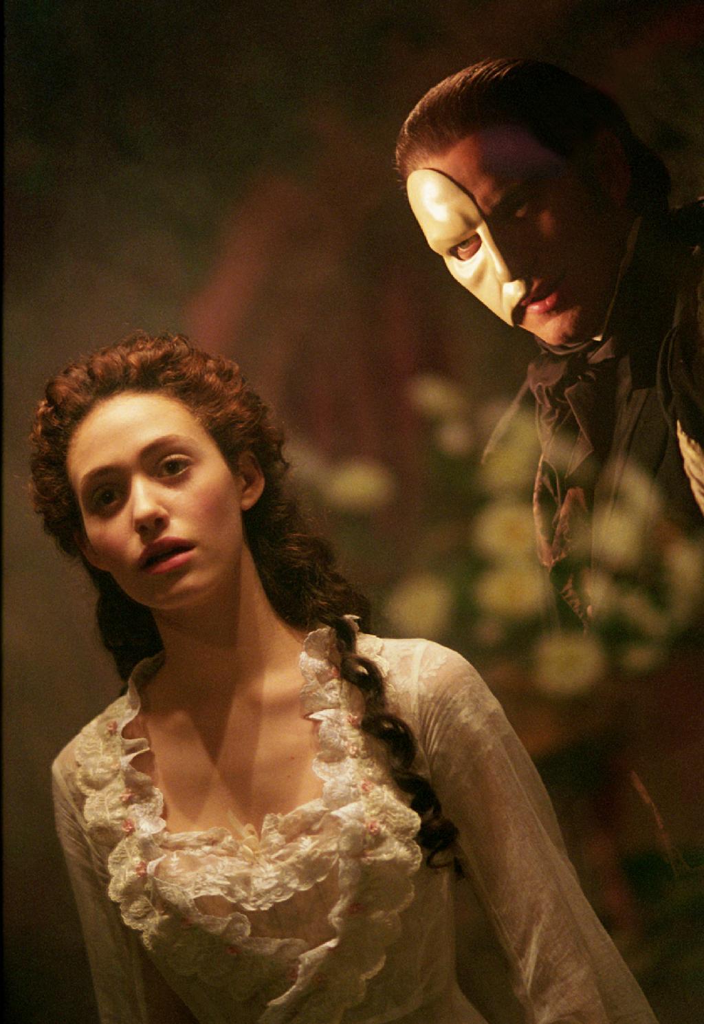 Emmy Rossum Phantom Of The Opera Dress - Christine Phantom Of The Opera 2004 , HD Wallpaper & Backgrounds
