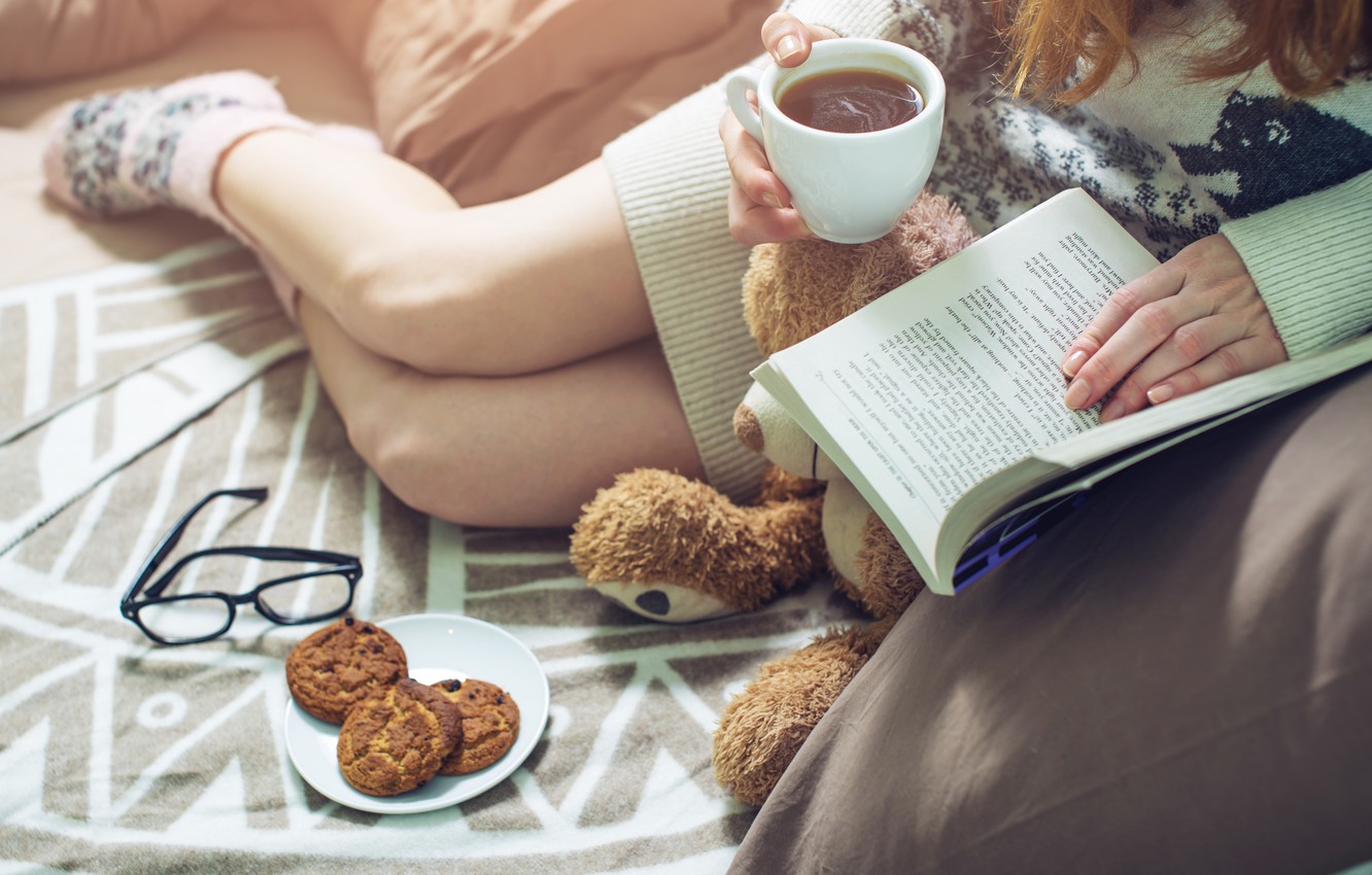 Photo Wallpaper Girl, Coffee, Cookies, Girl, Cup, Bed, - Girl With Coffee Cup , HD Wallpaper & Backgrounds