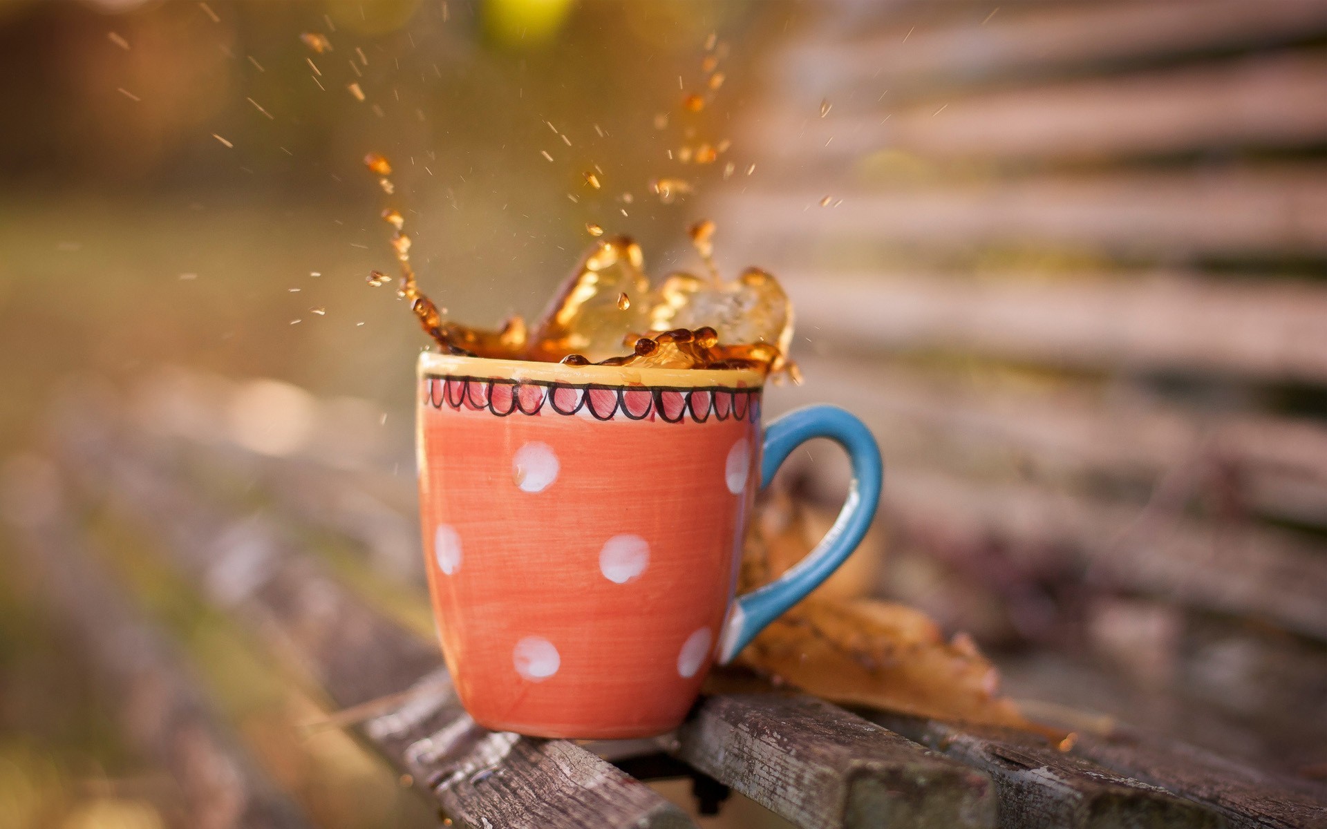 Tea Mug Wallpaper - Splashing Cup Of Tea , HD Wallpaper & Backgrounds