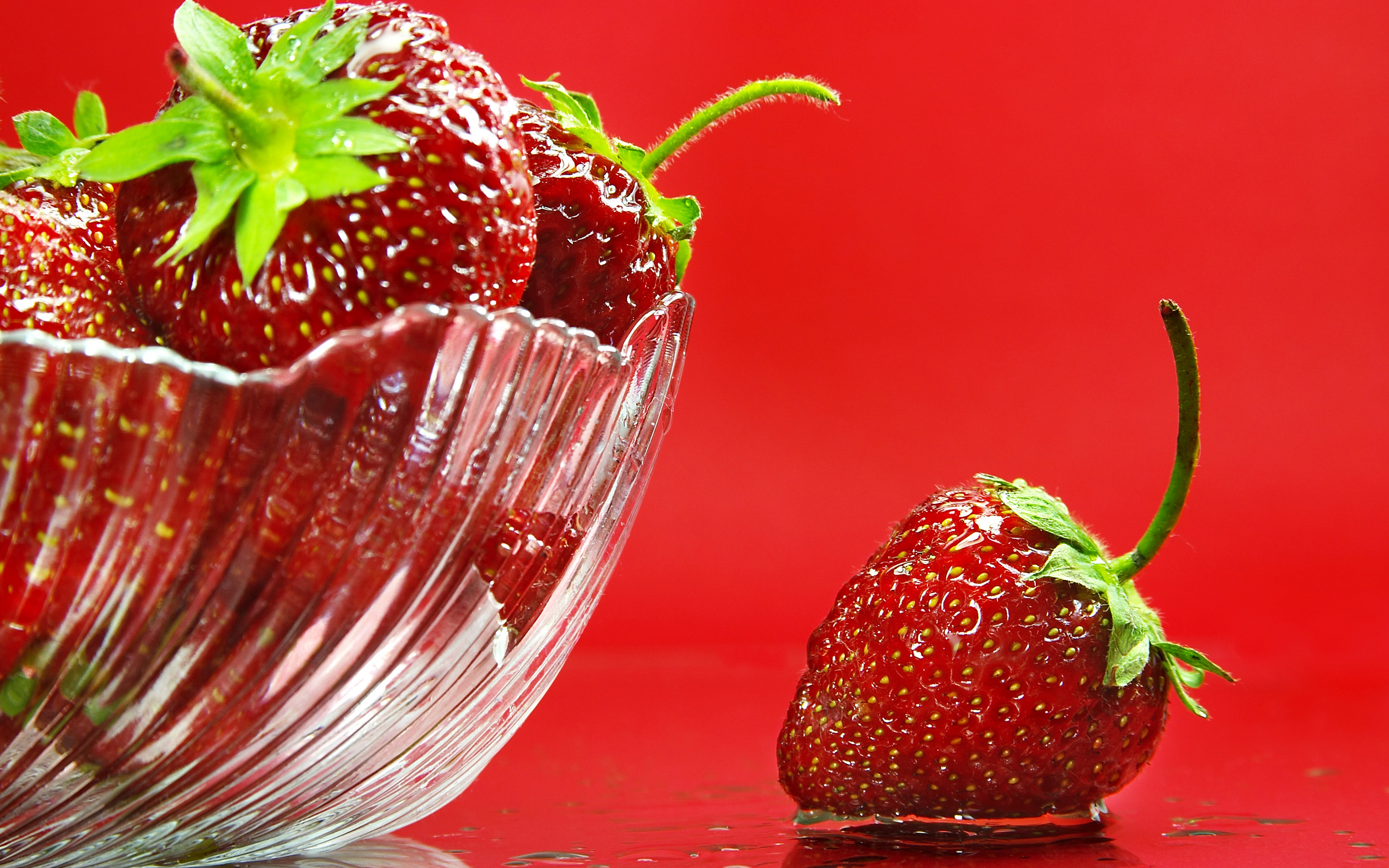 Strawberries Hd Wallpaper - Red Strawberry Wallpaper Hd , HD Wallpaper & Backgrounds