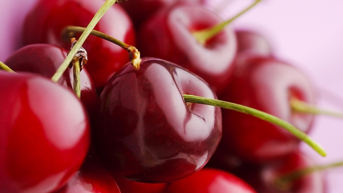 High Resolution Red Cherry Fruits Wallpaper Widescreen - Cherries Close Up Photography , HD Wallpaper & Backgrounds