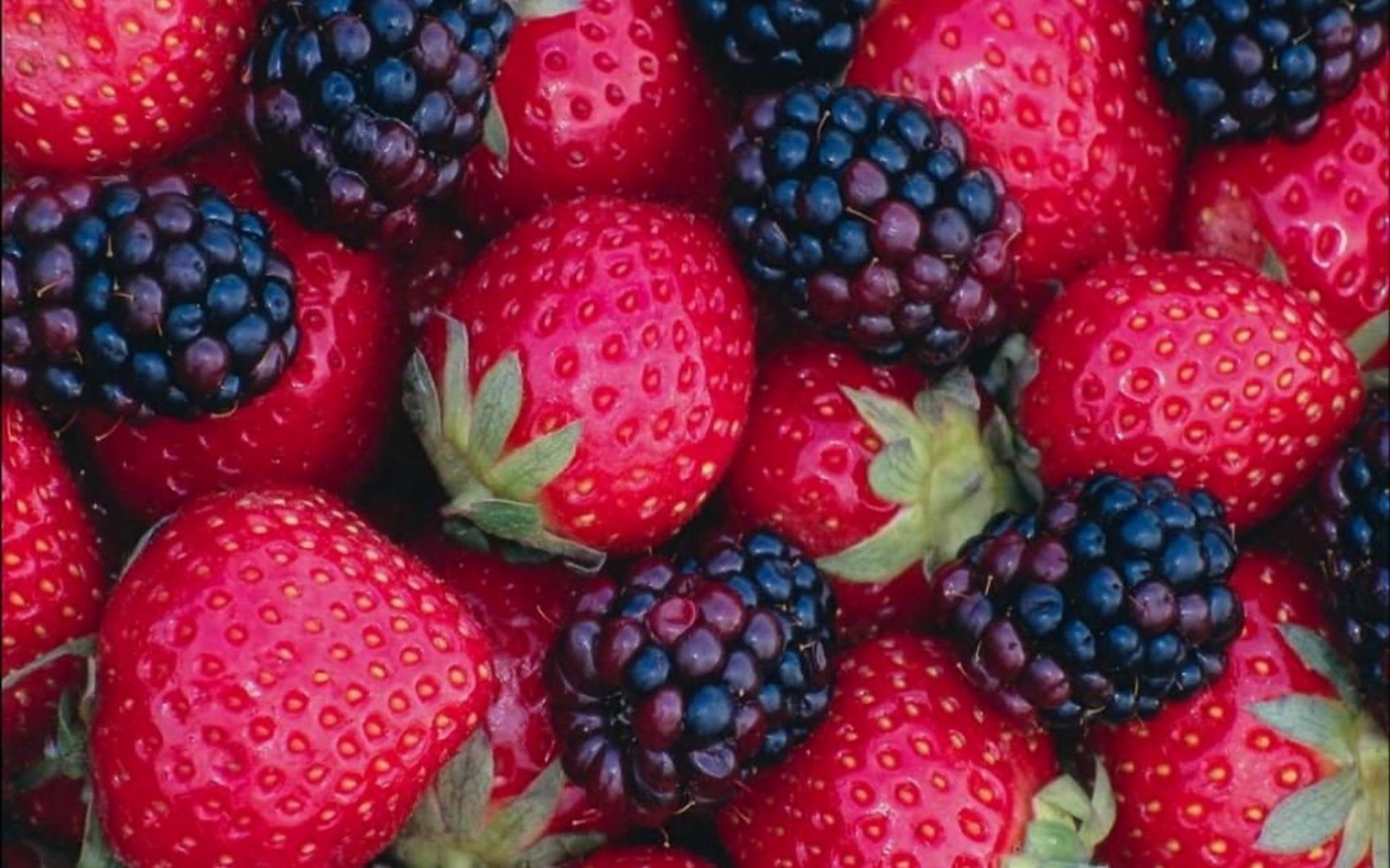 Strawberries, Fruit Wallpaper, Berries, Currants, Spoons, - Hd Strawberry , HD Wallpaper & Backgrounds