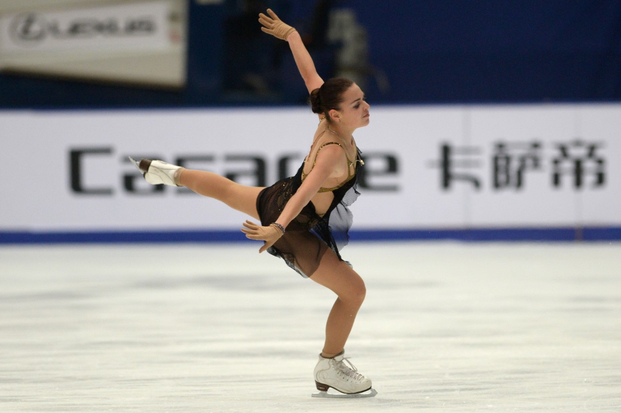 Ice Skating Wallpaper , Pictures - Figure Skater In Action , HD Wallpaper & Backgrounds