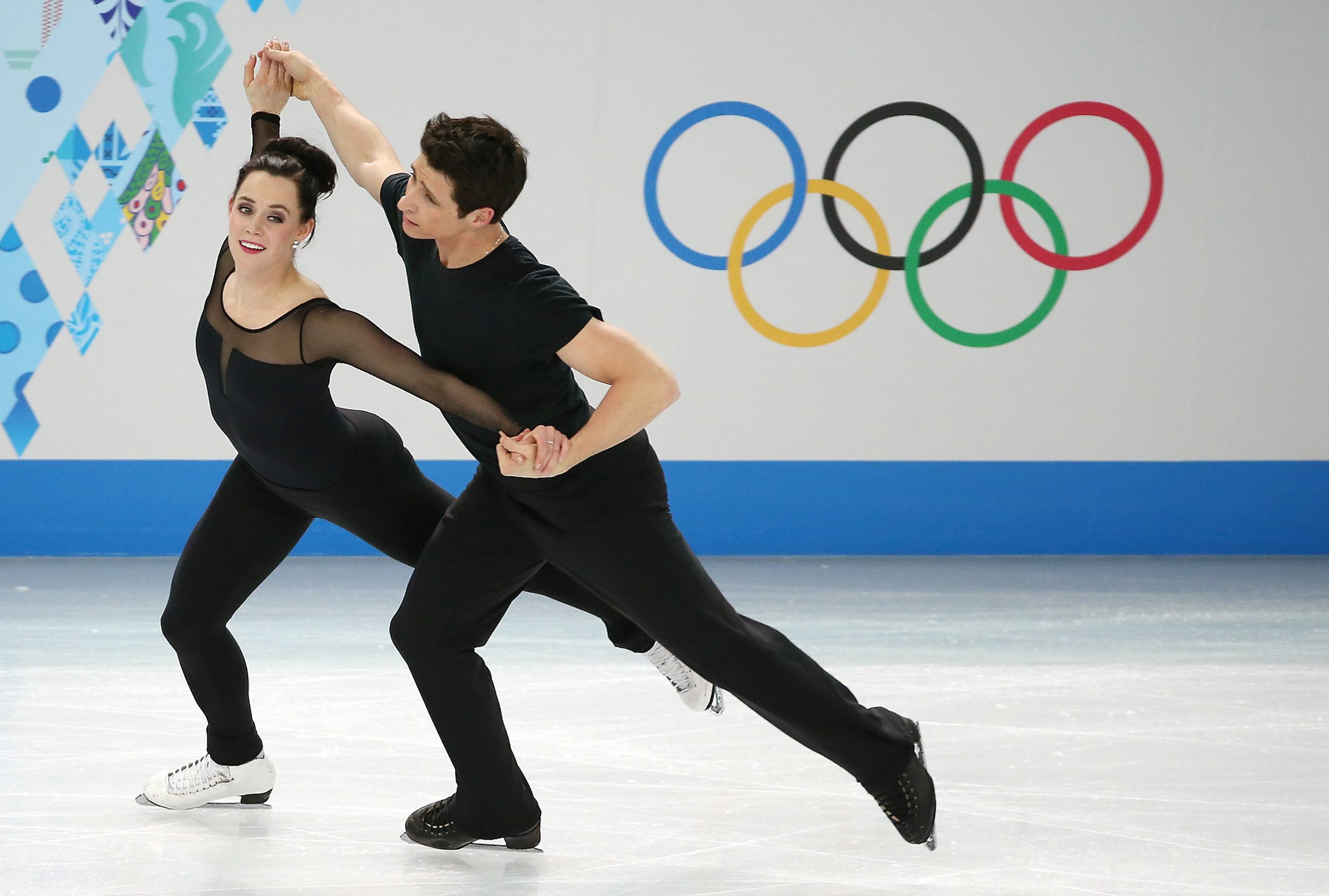 Tessa Virtue And Scott Moir Of Canada Perform During - Paralympics 2018 Figure Skating , HD Wallpaper & Backgrounds