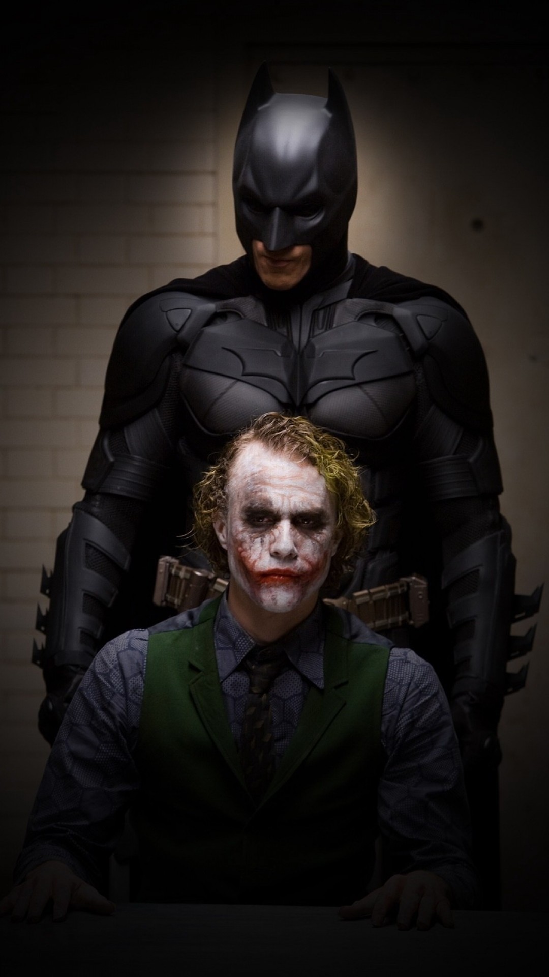 Joker And Batman Hd Wallpaper For Iphone Wallpaper - Batman Joker Iphone 6 , HD Wallpaper & Backgrounds