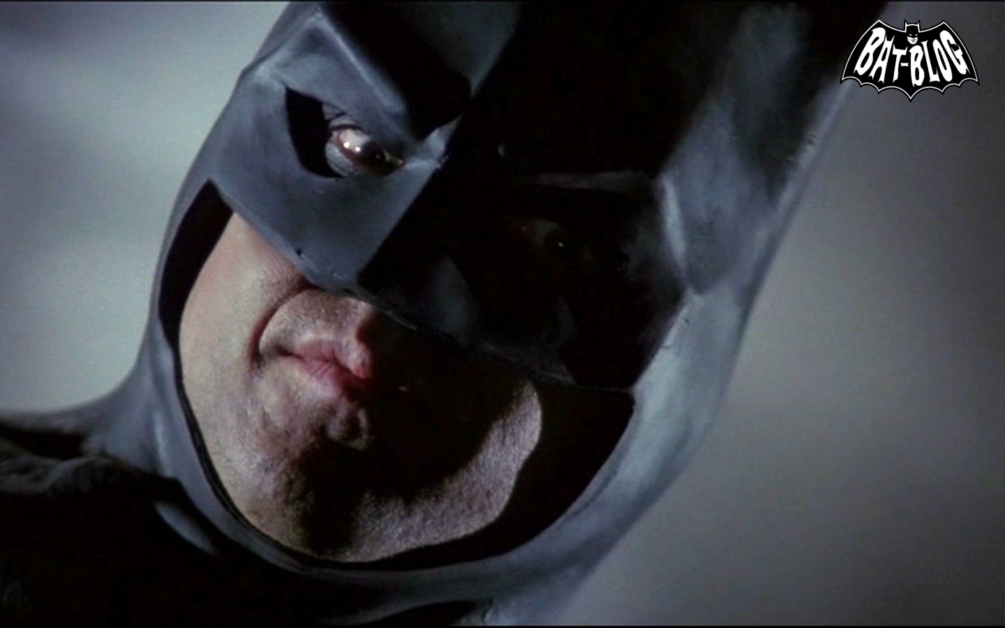 1989 Batman Movie - Michael Keaton Batman Stare , HD Wallpaper & Backgrounds