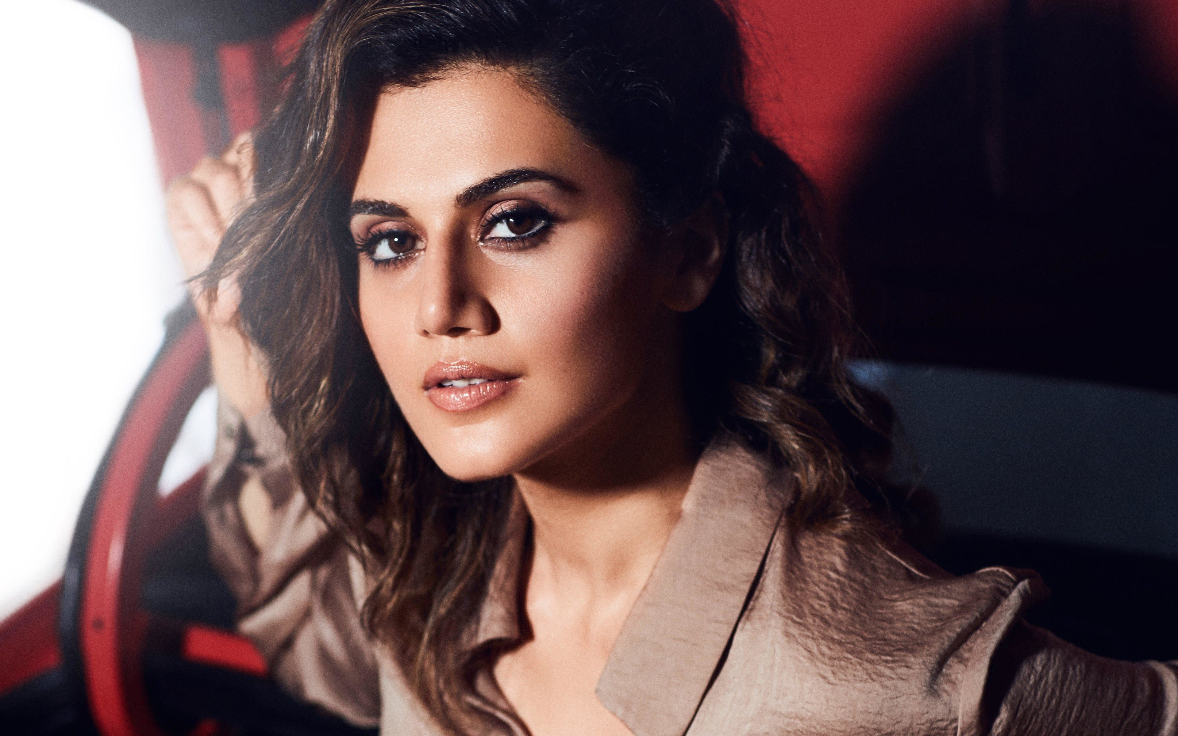 Download Wallpapers Taapsee Pannu, Indian Actress, - Taapsee Pannu And Anurag Kashyap , HD Wallpaper & Backgrounds