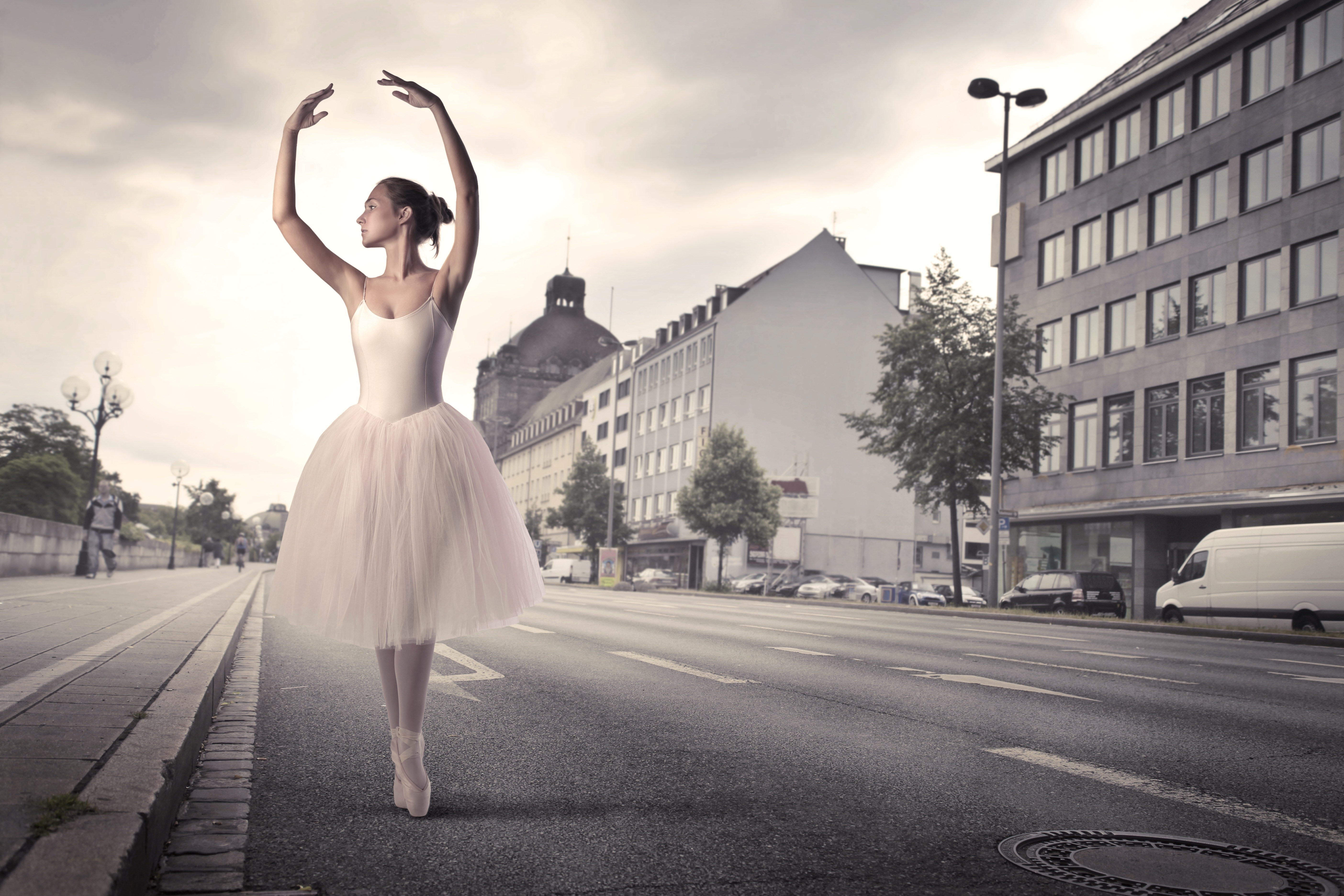 Ballerina, Road, City, Dance Wallpaper And Background - Ballerina Dancing In The Street , HD Wallpaper & Backgrounds