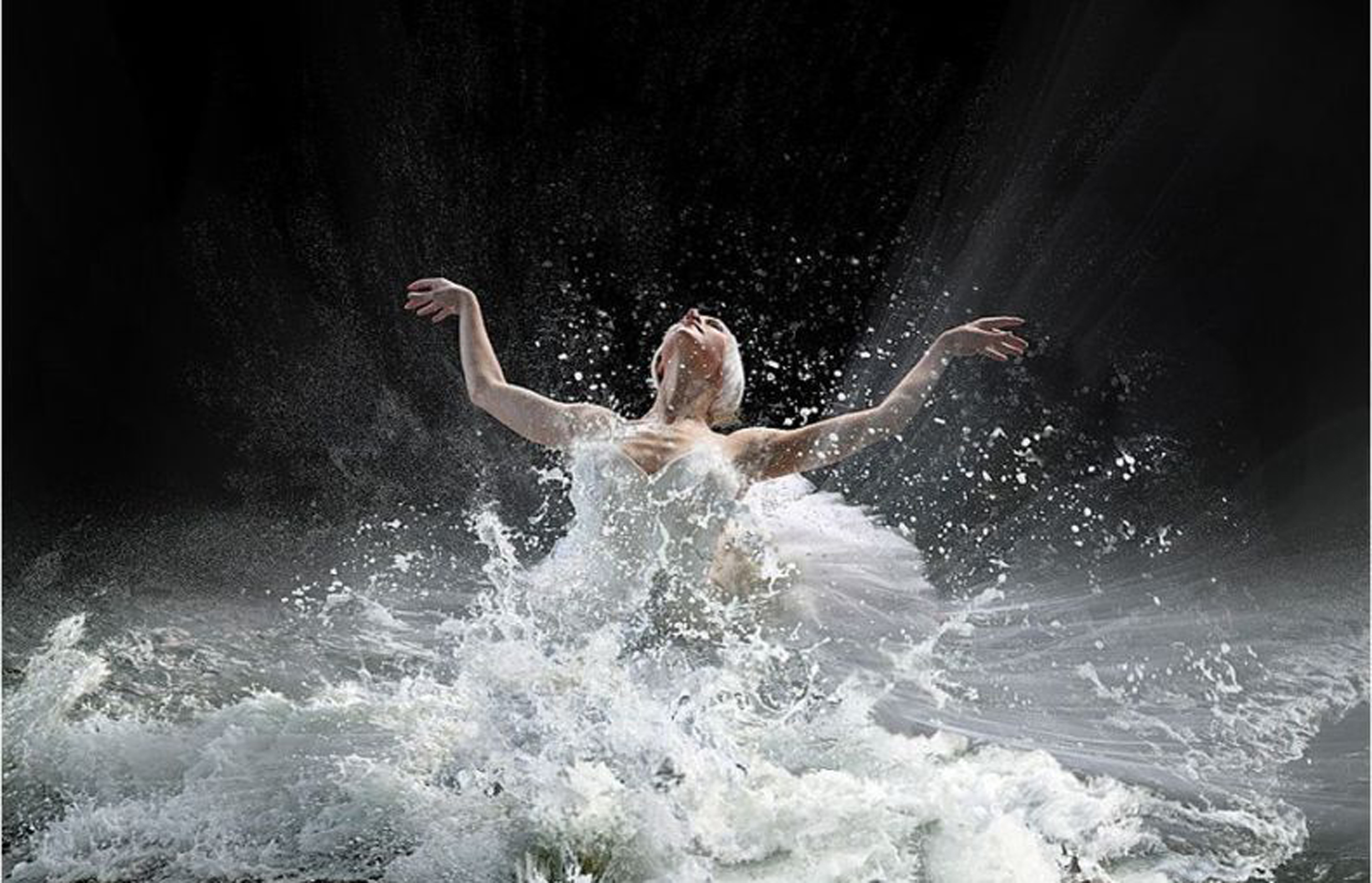 Ballerina Dancing In Water Wallpapers And Images - Dancing On The Water , HD Wallpaper & Backgrounds