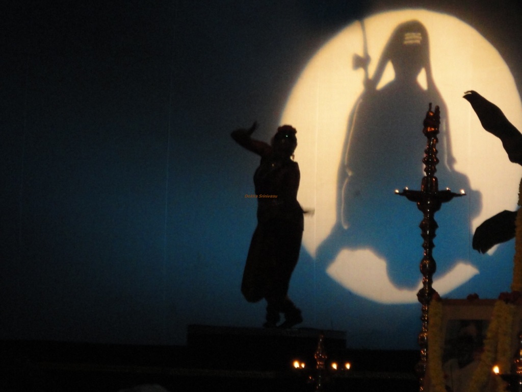 Classical Dance Performance With Divine Backgrounds - Shadow , HD Wallpaper & Backgrounds