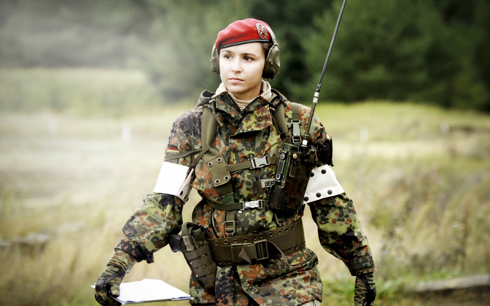 Military Girl - German Female Special Forces , HD Wallpaper & Backgrounds