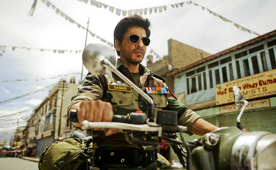 1/2 Shah Rukh Khan In Yash Chopra's Untitled Romance - Shahrukh Khan Police Movie , HD Wallpaper & Backgrounds