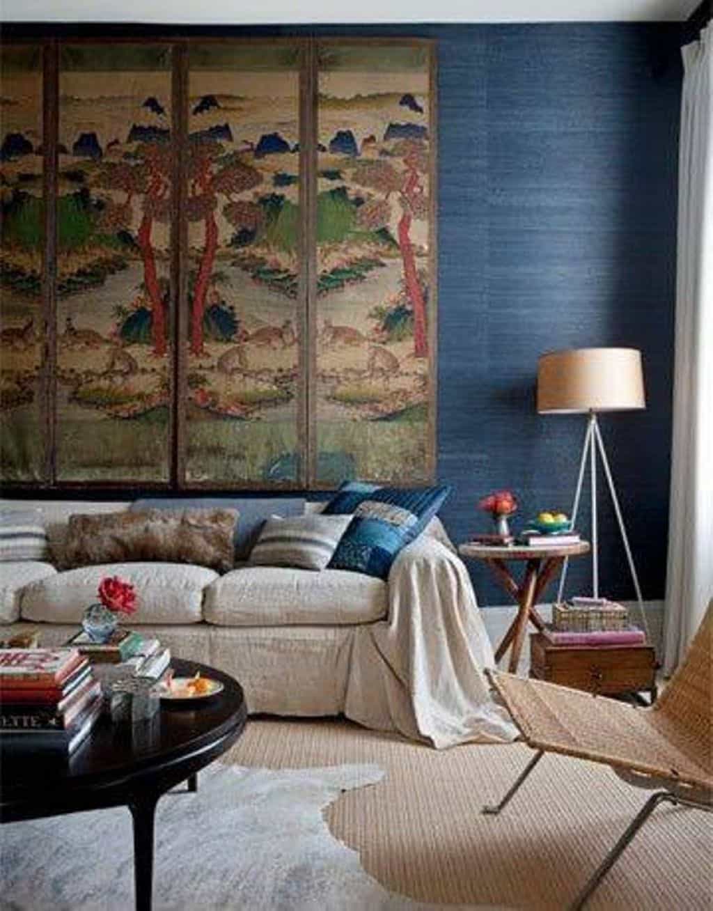 Living Room Decorated With Chinese Wall Decor And Blue - Modern Mixed With Antique , HD Wallpaper & Backgrounds