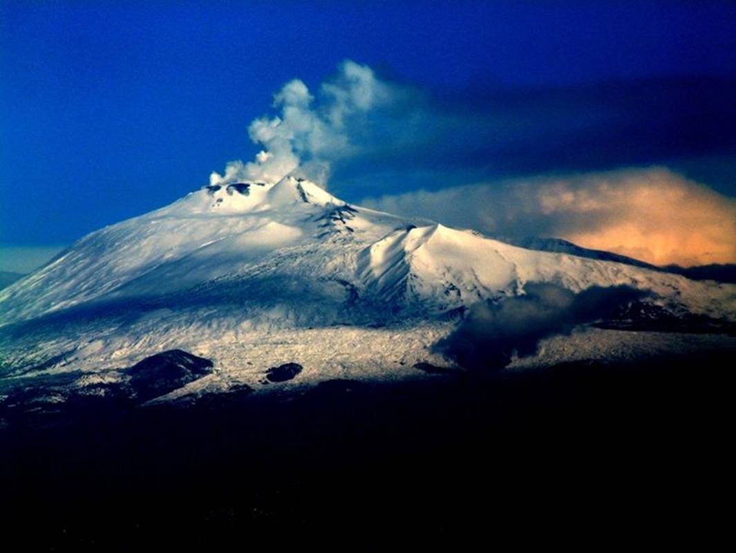 Volcano Blue Italy Sky Sicily Orange Etna Smoke Wallpaper - Typhon And Mt Etna , HD Wallpaper & Backgrounds