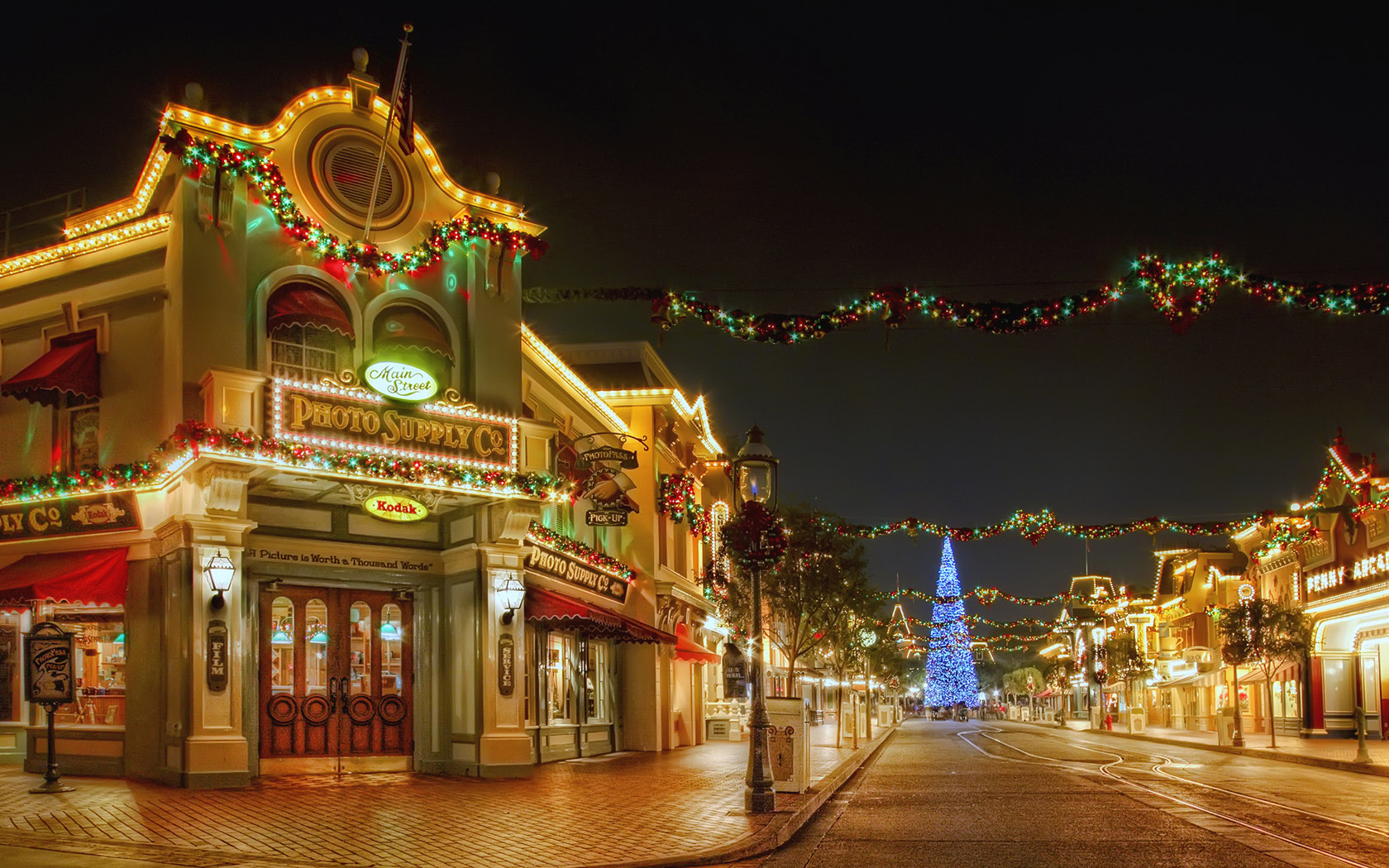 Disneyland Christmas Desktop Backgrounds , HD Wallpaper & Backgrounds