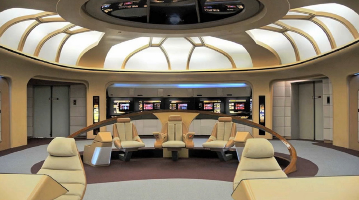 Tng' Producer Seeks Home For Space Movie Memorabilia - Star Trek Enterprise D Bridge , HD Wallpaper & Backgrounds
