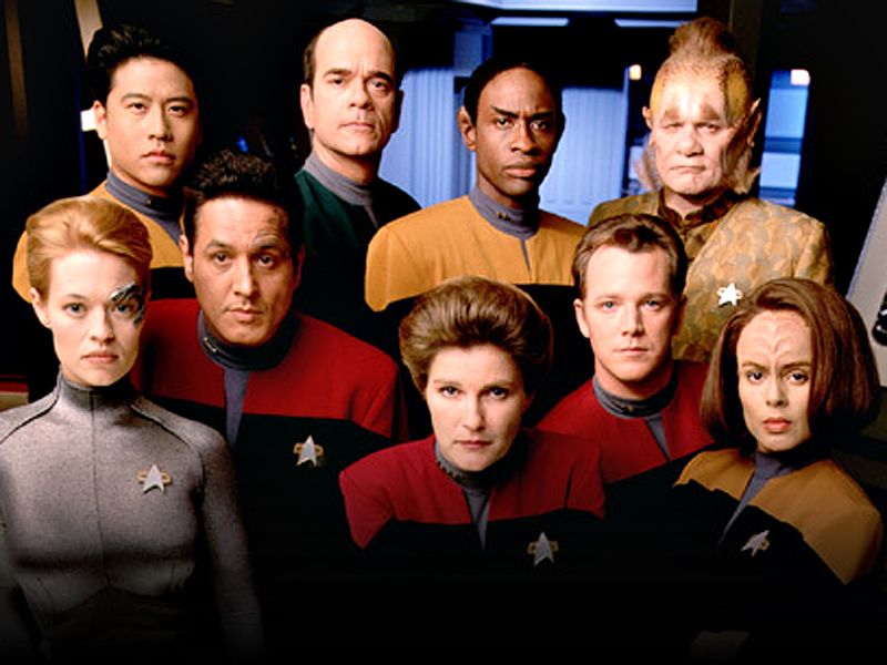 Star Trek Voyager Crew Wallpaper - Star Trek Serie Netflix , HD Wallpaper & Backgrounds