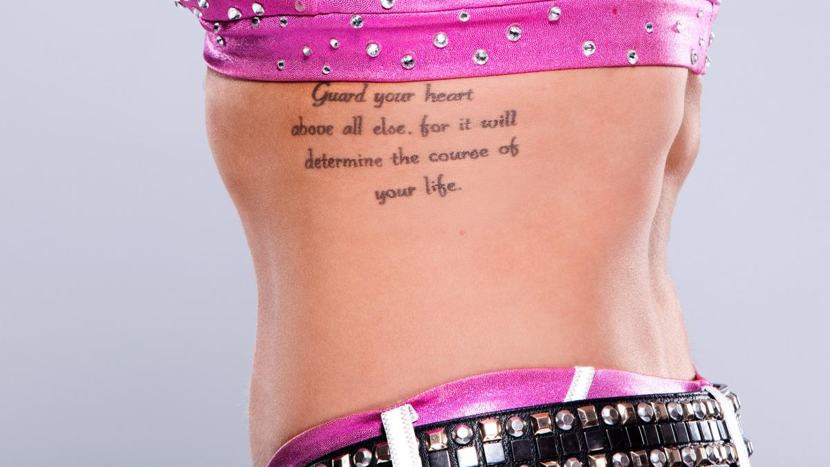 Latest Wwe Charlotte Flair Tattoo's Celebrity Tattoo - Tatuaje De Charlotte Flair , HD Wallpaper & Backgrounds