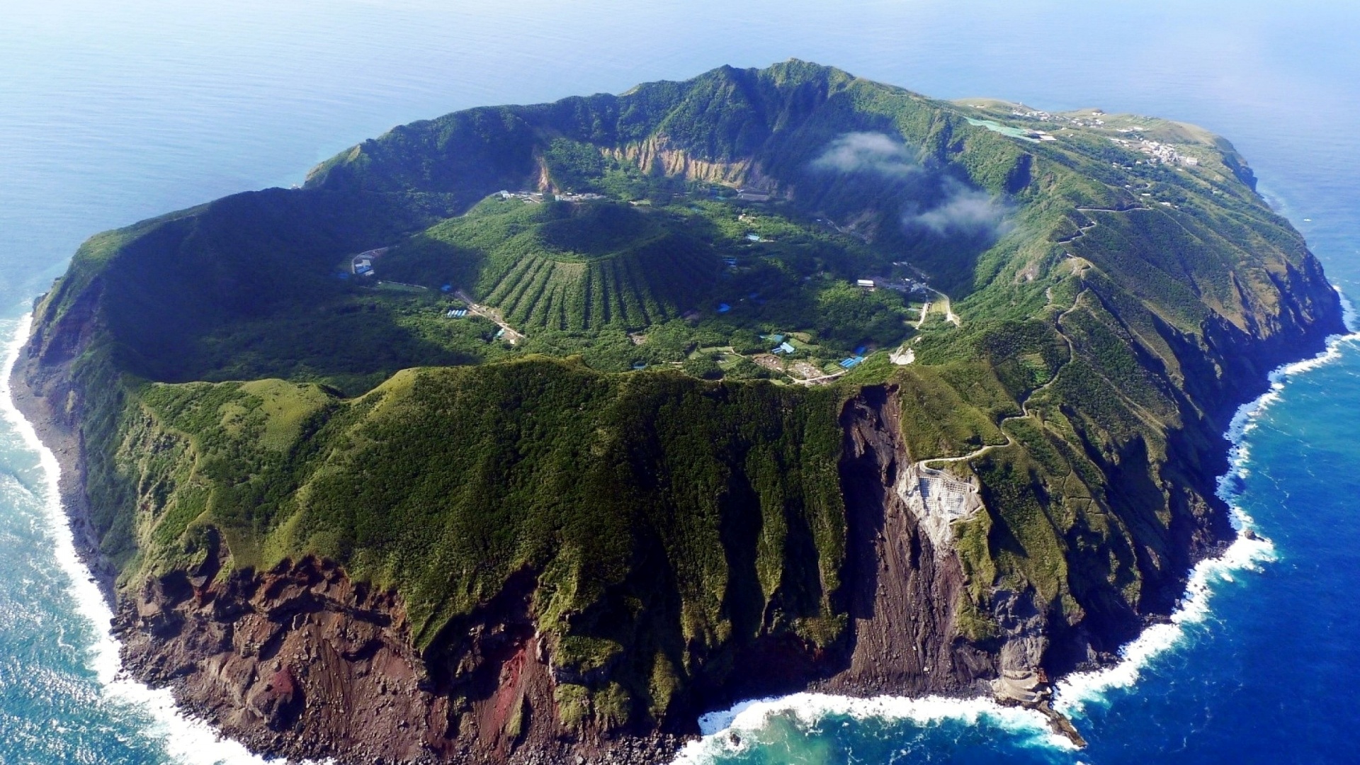 Japan Wallpaper - Island With Extinct Volcano , HD Wallpaper & Backgrounds