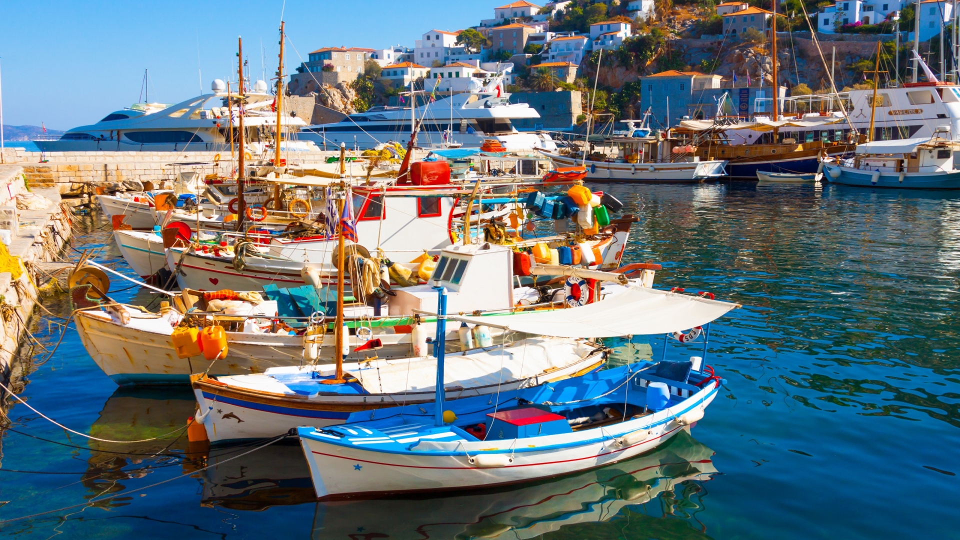 In A Mediterranean Isl Coastal Town Hd Desktop Background - Boat Greece , HD Wallpaper & Backgrounds