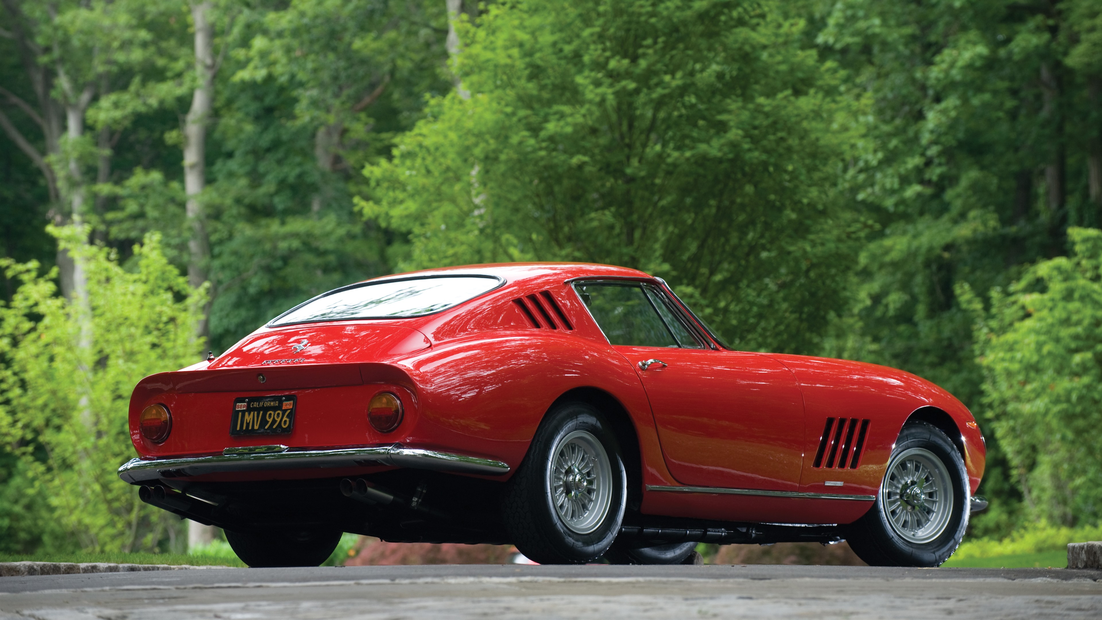 Download This Wallpaper - Classic Ferrari Red , HD Wallpaper & Backgrounds