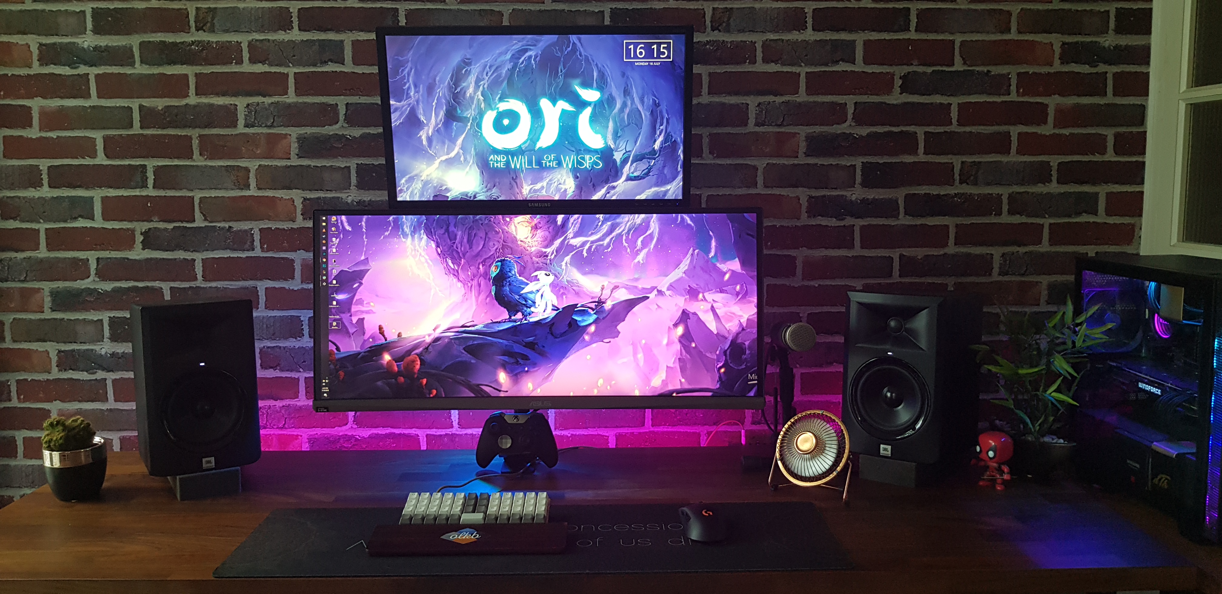 Trying Some Soft Rgb Lightning With My Ori Wallpaper - Led-backlit Lcd Display , HD Wallpaper & Backgrounds