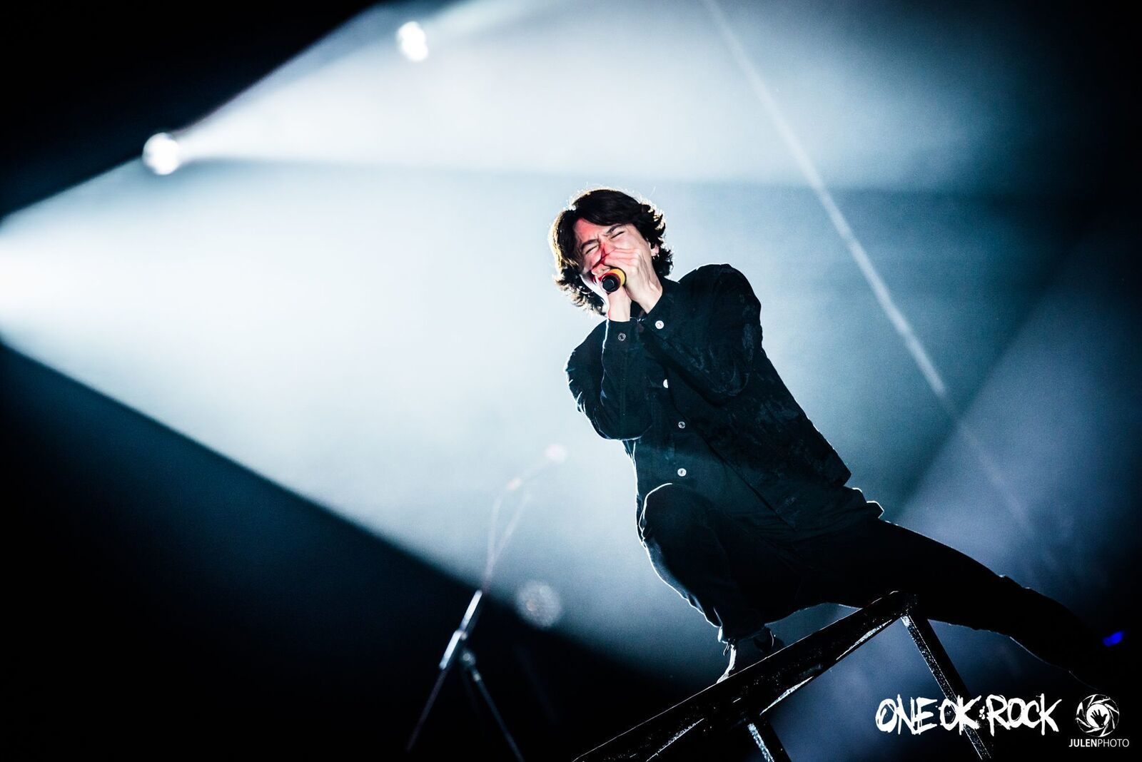 The Cheers Turned To Roars As The Lights Dimmed And One Ok Rock Live 18 Hd Wallpaper Backgrounds Download
