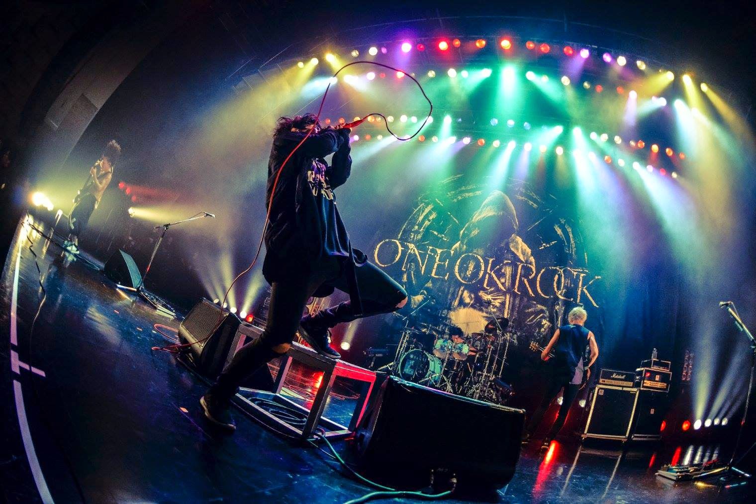 One Ok Rock - One Ok Rock Stuck In The Middle Live , HD Wallpaper & Backgrounds