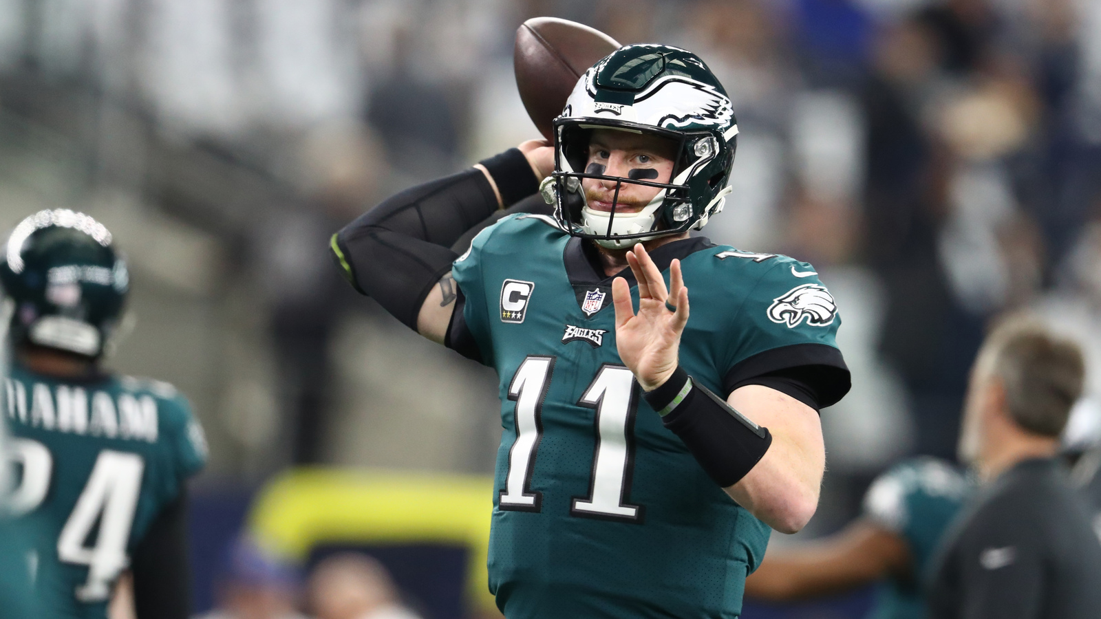 Eagles Pick Up Fifth-year Option On Carson Wentz - Carson Wentz Hd , HD Wallpaper & Backgrounds